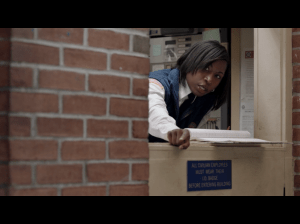 Lolita Foster as CO Maxwell ( Screen : Netflix )